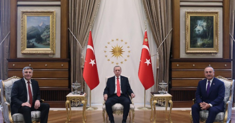 Лидерът на Движението за права и свободи Мустафа Карадайъ се