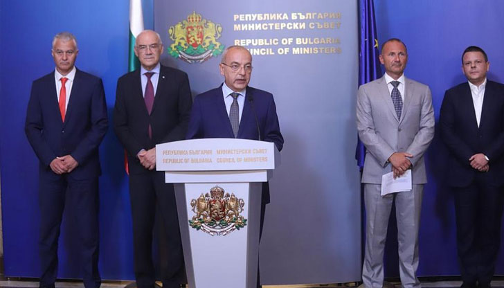 Измислиха криза, трябва и денонощен щаб. Перефразирайки от Швейк, "добре