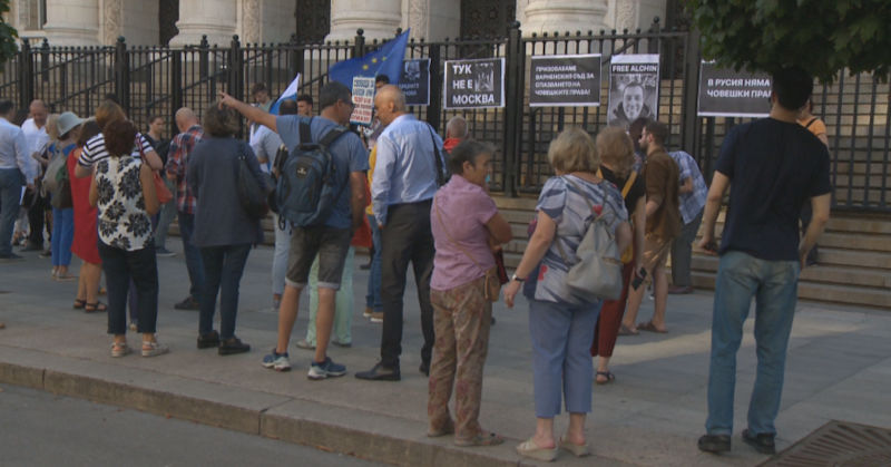 Протест пред Съдебната палата в София срещу екстрадирането от България