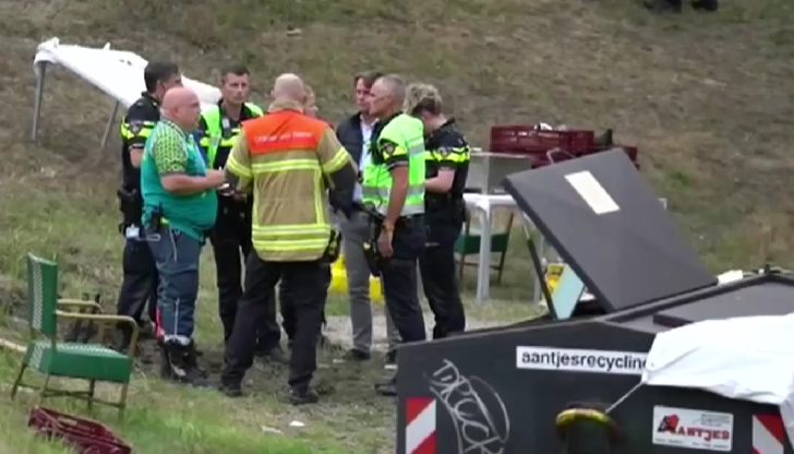 Шестима души бяха убити, а седем ранени от камион, който