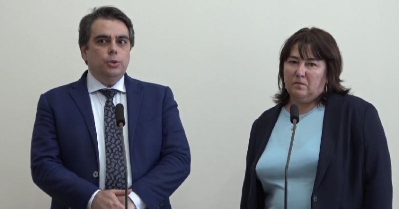 Излишъкът е над 1,5 милиарда, а в хазната има над