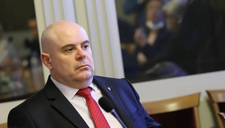 Главният прокурор има ли право да държи цялата държава на каишка?Най-после се намери един