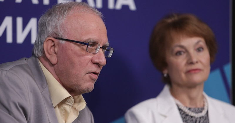 Но всички партии от едната коалиция могат да се прехвърлят