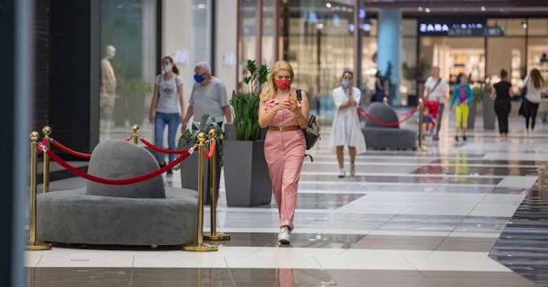 Все пак експертите съветват маските да продължат да се носятРазхлабването