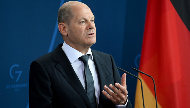 Според канцлера Шолц този ход ще накаже хората, бягащи от