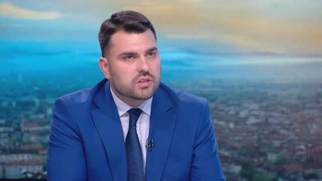 Според него Бойко Рашков е разпънал чадър над кабинета на