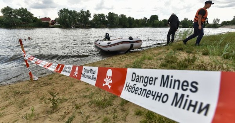 Мъжете решили да плуват на един от плажоветеВ одеското село