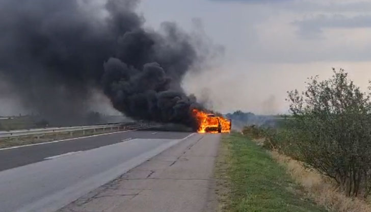 В джипа е имало десетина мигранти, шофьорът е избягалДжип се