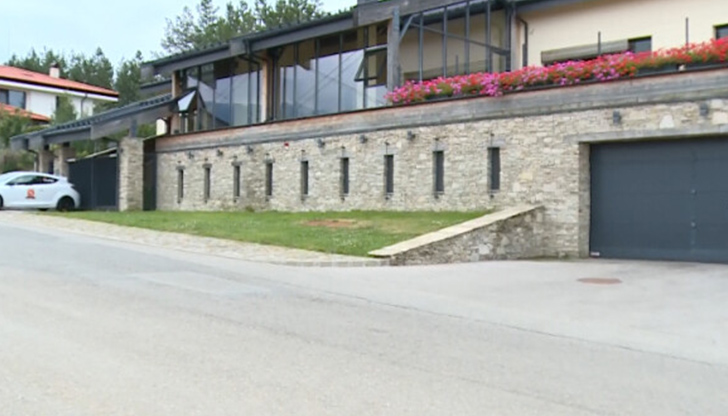 Тялото на 68-годишният мъж е открито от неговата съпруга в