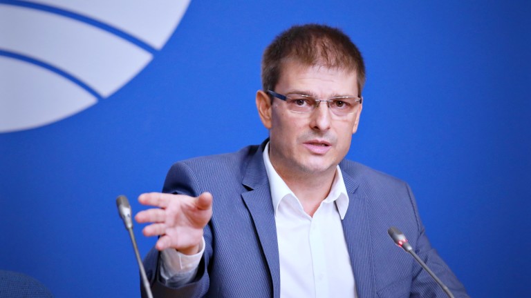 Гледам и не мога да повярвам до къде докара Корнелия