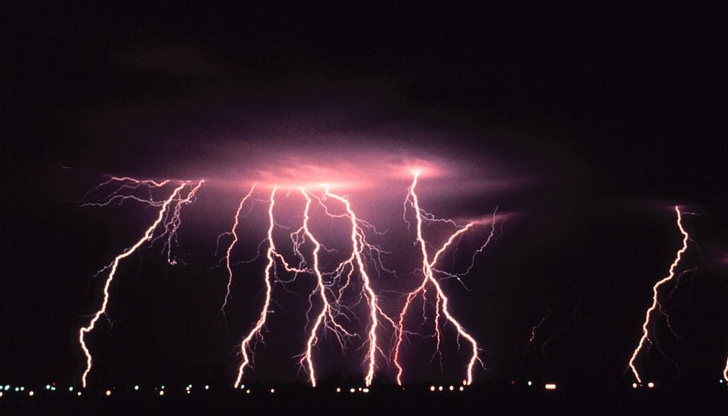 Мощен буреносен фронт е преминал над България през изминалите часовеСамо