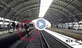 Мъж падна на релсите пред приближаващ влак на гара в Аржентина