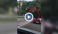 Шофьор избутва коли в Кресненското дефиле
