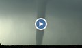Любителско видео показва торнадо, преминало през Поморие