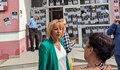 С призив „Не плащай“ Мая Манолова и „Изправи се, България“ облепиха КЕВР и Топлофикация