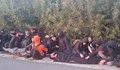 Граждани задържаха над 30 нелегални мигранти край Аркутино