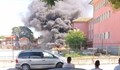 Строителни материали горяха в двора на пловдивска гимназия