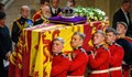 Млад гвардеец, носил ковчега на кралицата в Лондон, почина внезапно