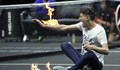 Мъж се самозапали на корта в Лондон преди финалния мач на Роджър Федерер