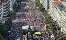 Десетки хиляди чехи се събраха на антиправителствен протест в Прага