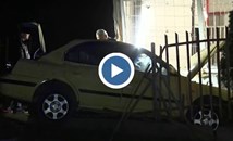 Автомобил с мигранти катастрофира в София