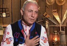 Влизането във формата на малката Миа бе изненада за дядо