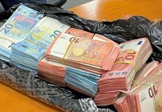 Служители на ТД Митница Русе открили валутата в рамките на едно