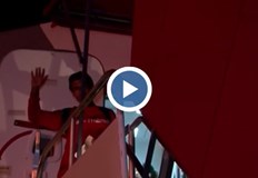 Рибар плава 11 дни във водите на Атлантическия океан скрит