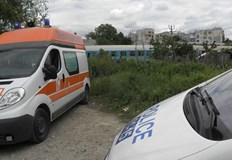 Подбалканската жп линия е затворенаБързият влак София Бургас блъсна