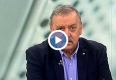 Първите симптоми обикновено са болки в гърлото като има известна разлика