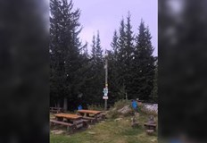 Слаб сняг заваля следобед в района на хижа Перелик в