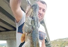 Рибата тежи 4 килограма42 годишният Мехмет Хасан от Джебел хвана 4 килограмова