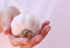 Пийте чеснова вода като здравословен ритуал всяка сутрин една седмица