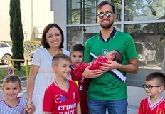 Пето момченце роди по естествен път 35 годишна пловдивчанкаМалкият Стефан дошъл на този свят с тегло от