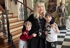 Певицата е заминала за Тел Авив придружена от децата сиПевицата