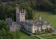 Лекари препоръчаха на монарха да почива притеснени за здравето ѝБританският