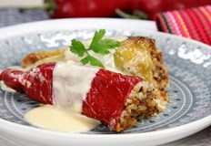 Вкъщи обикновено приготвяме заливката с жълтъци брашно и кисело мляко