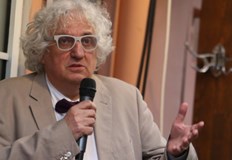 Според него основната разделителна линия между партиите дали си