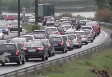 В празничния ден екипи на Пътна полиция ще следят за