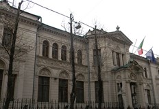 По рано България и Полша както и посолството на САЩ в