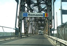 Граничните полицаи са открили нелегално пътуващи сирийци в бус за