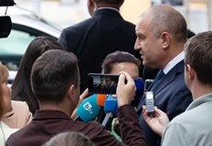 Президентът Радев каза че цената на бензина паднала под 3
