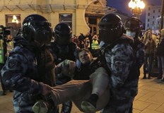 Близо 1200 души бяха задържани днес в Русия при протести