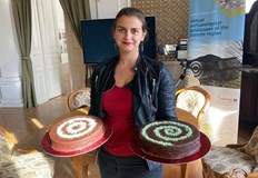 Тя демонстрира завидни умения в областта на сладкарствотоДнес екипът на