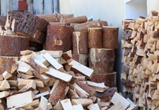 Дървесината за битово отопление следва да е суха и необработена