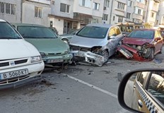 Някои от автомобилите са с много сериозни пораженияСедем автомобила паркирани