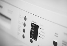 Употребата на омекотител е задължителна при твърда водаОпитните домакини знаят