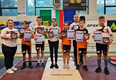 Всички участници получиха грамоти и настолни часовници със снимка на