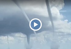Жители на остров Майорка снимаха няколко бури и торнадо едновременноСилна