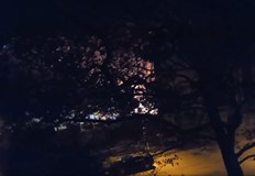 Някой запалил колите на паркинга и те горят и гърмят